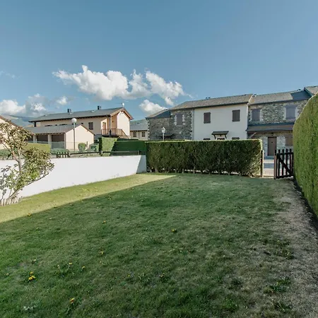House With Garden And Fireplace Osséja
